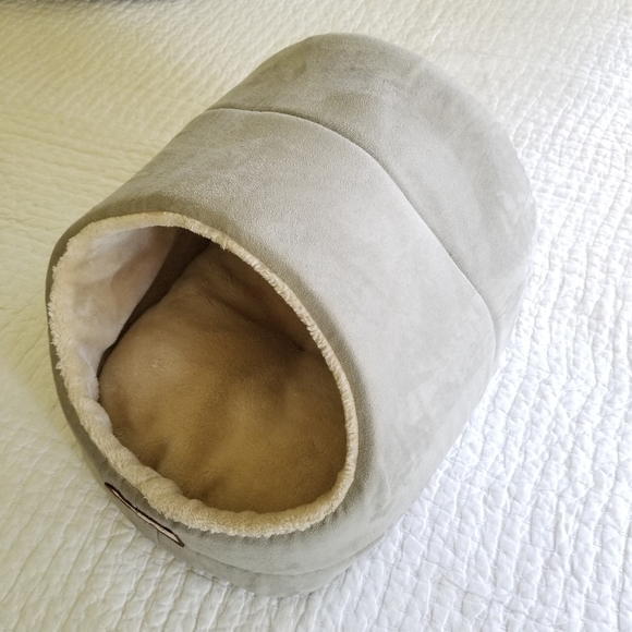 Armarkat Cat Cave Bed - 18"x14" - Picture 1 of 5